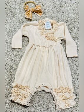 Lemon Loves Layette Baby Girl Ruffle Romper and Bow Set size 0-3M